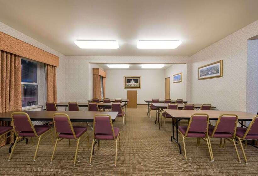 Отель Super 8 By Wyndham Fort Worth Stockyards