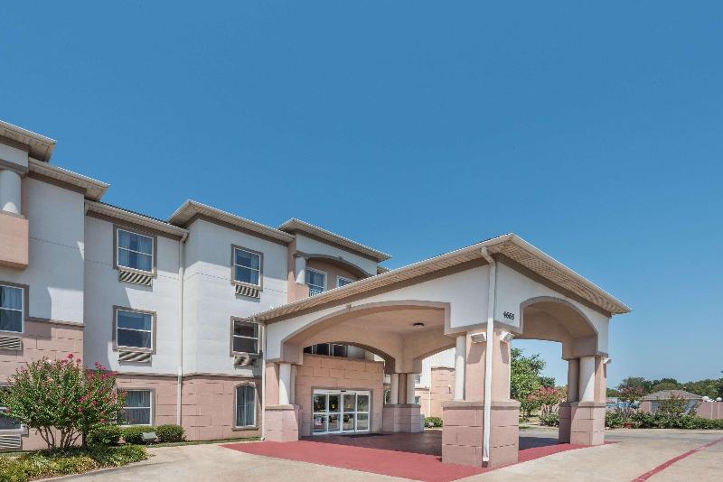 Отель Super 8 By Wyndham Fort Worth Stockyards