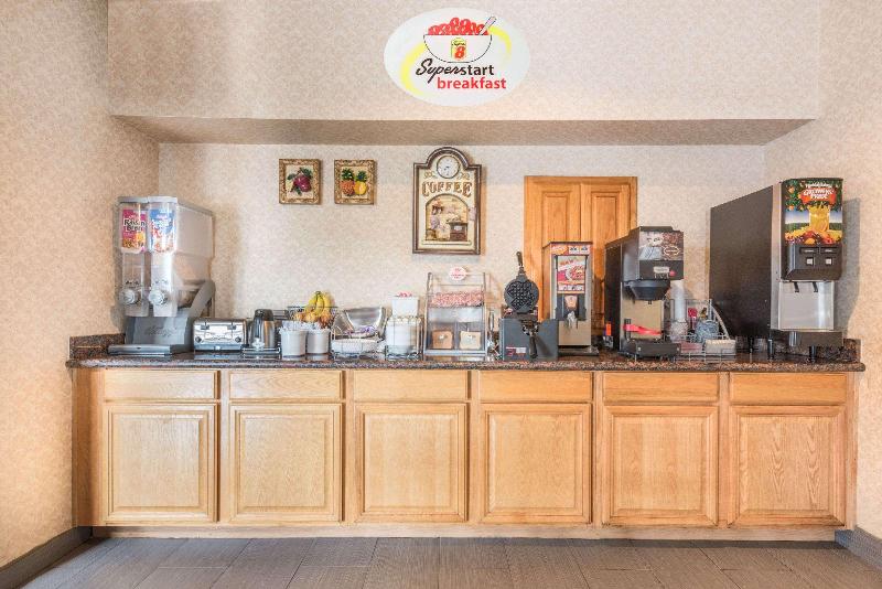 Отель Super 8 By Wyndham Fort Worth Stockyards