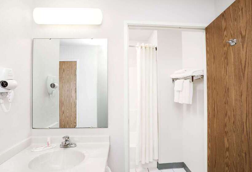 فندق Super 8 By Wyndham Gas City Marion Area