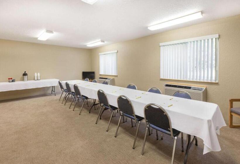 ホテル Super 8 By Wyndham Grayling