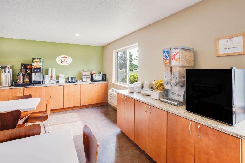 Отель Super 8 By Wyndham Grayling