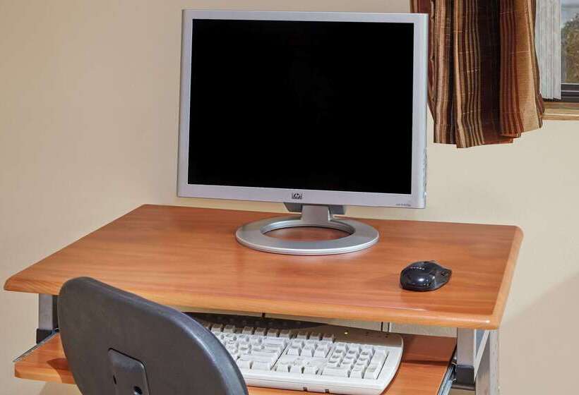 فندق Super 8 By Wyndham Greenville