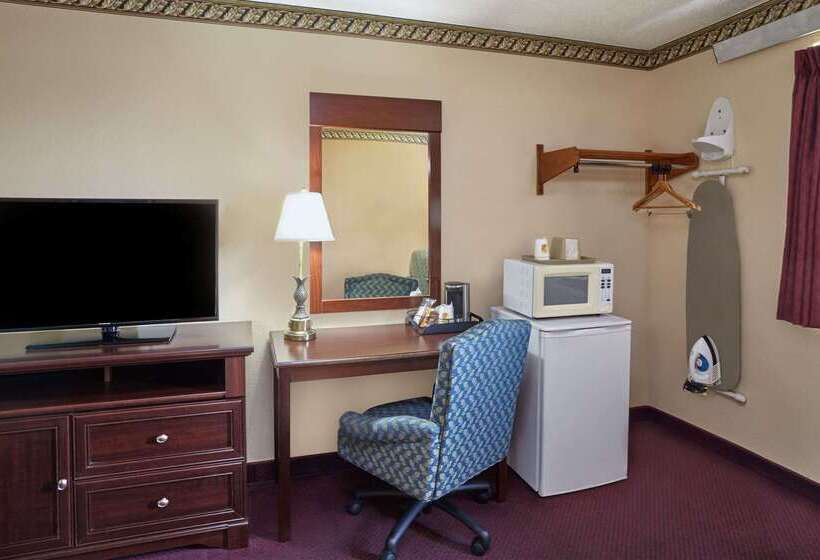 فندق Super 8 By Wyndham Greenville