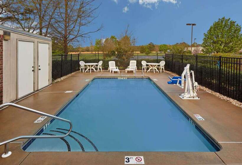 فندق Super 8 By Wyndham Greenville