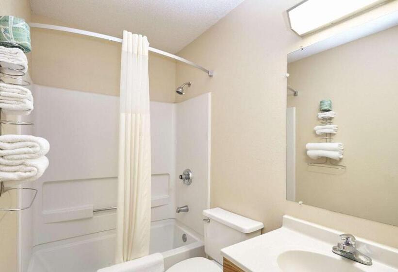 فندق Super 8 By Wyndham Greenville