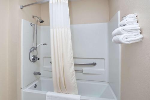 فندق Super 8 By Wyndham Greenville