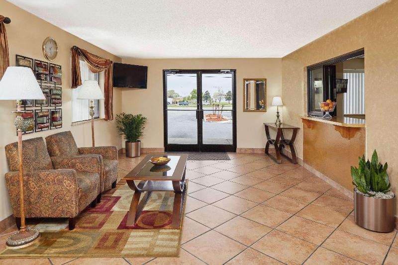 فندق Super 8 By Wyndham Greenville