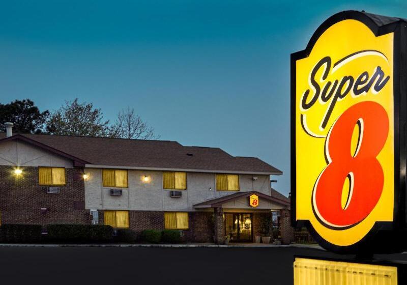 فندق Super 8 By Wyndham Greenville