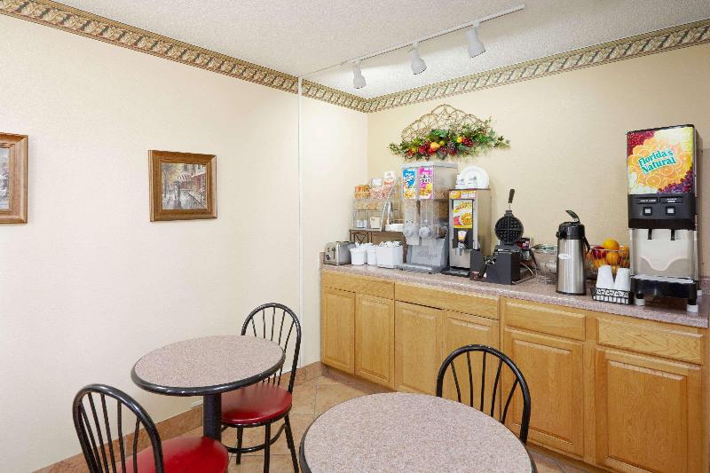 فندق Super 8 By Wyndham Greenville