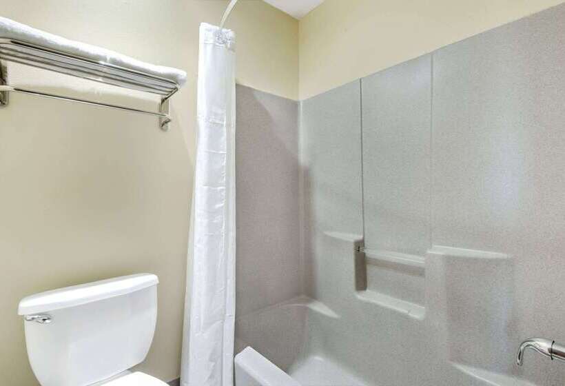 فندق Super 8 By Wyndham Kansas City