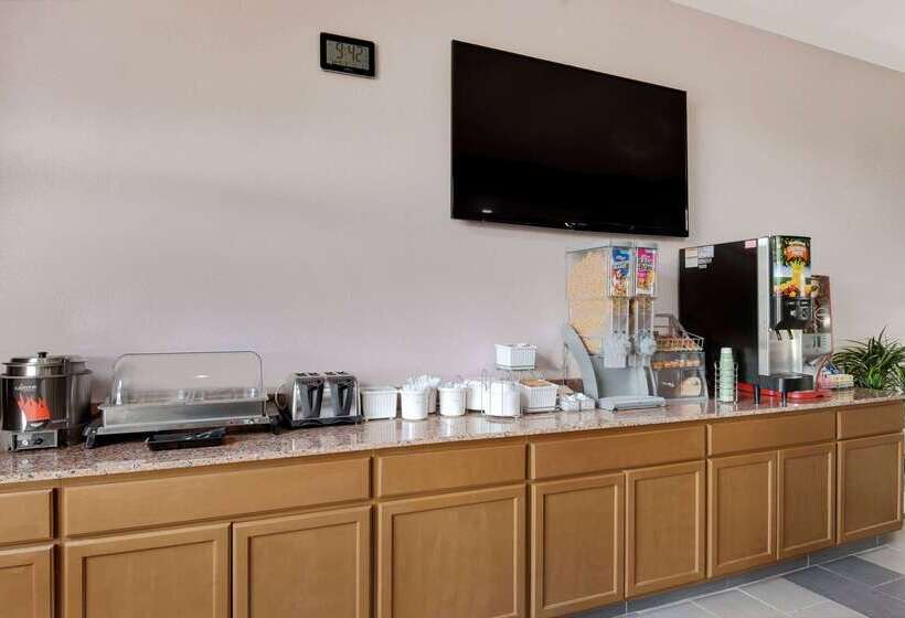 فندق Super 8 By Wyndham Kansas City