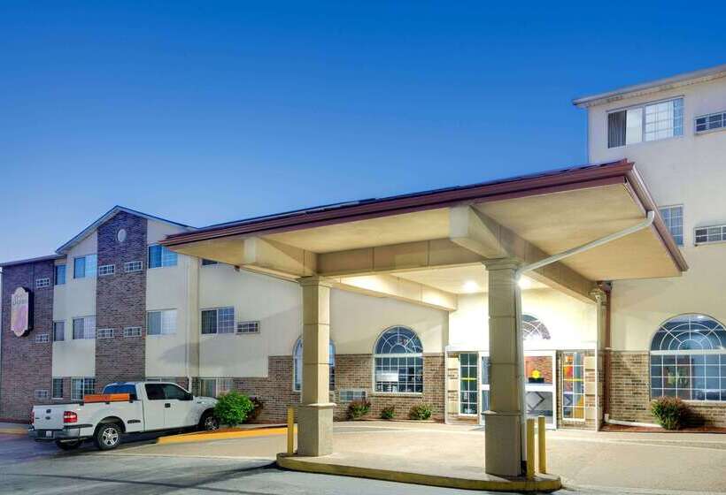 فندق Super 8 By Wyndham Kansas City