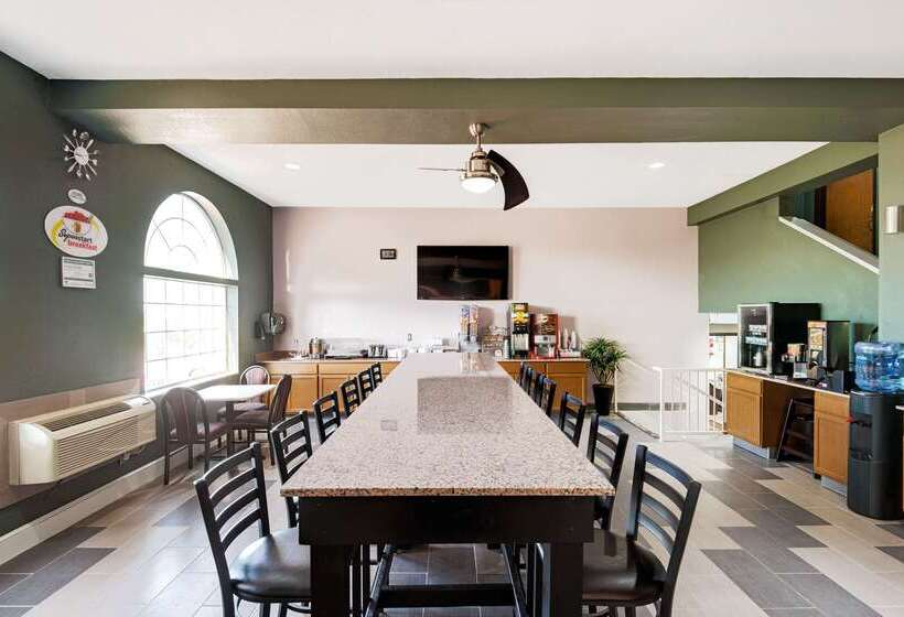 فندق Super 8 By Wyndham Kansas City