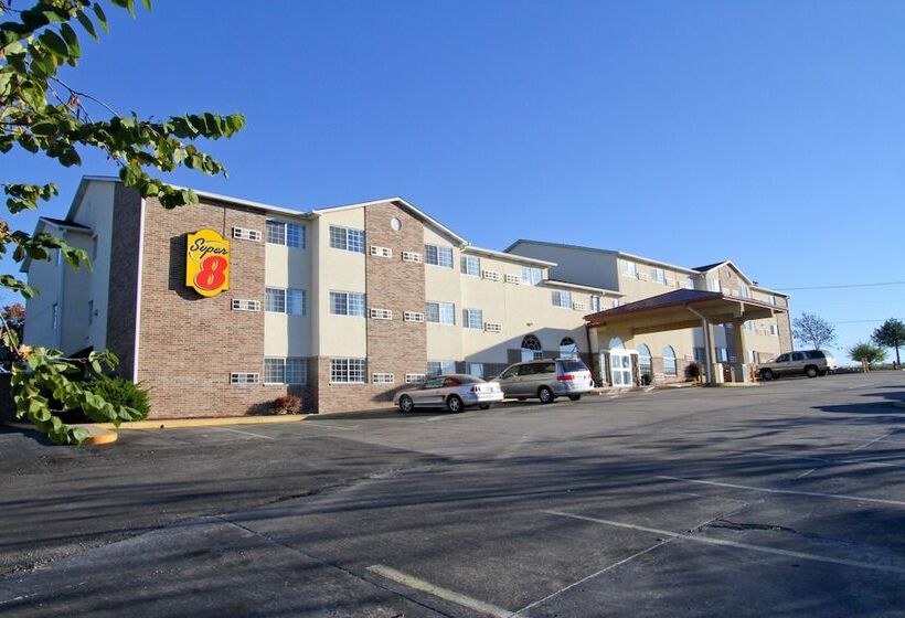 هتل Super 8 By Wyndham Kansas City