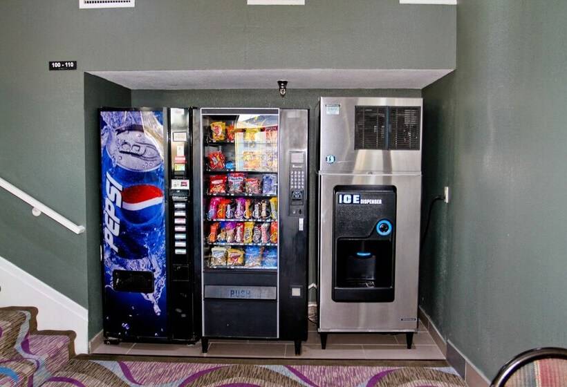 فندق Super 8 By Wyndham Kansas City