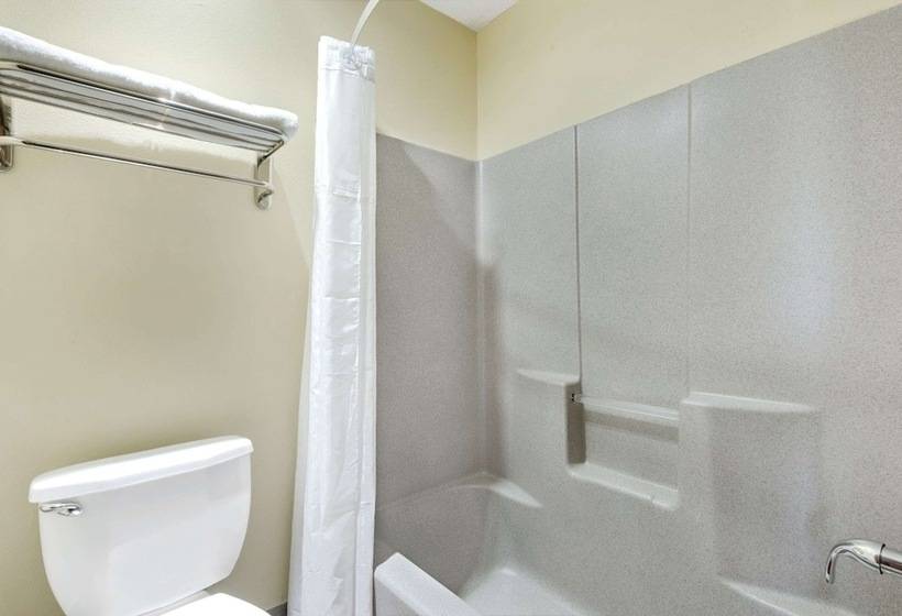 فندق Super 8 By Wyndham Kansas City