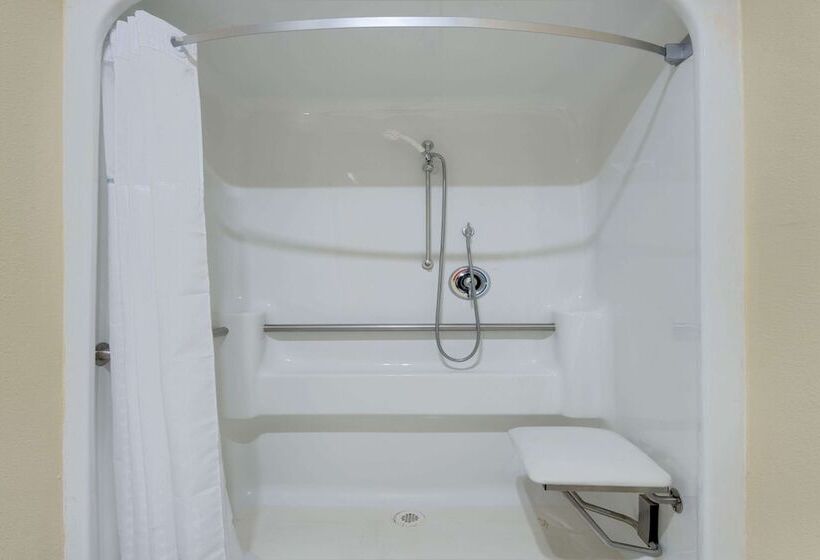 هتل Super 8 By Wyndham Kansas City