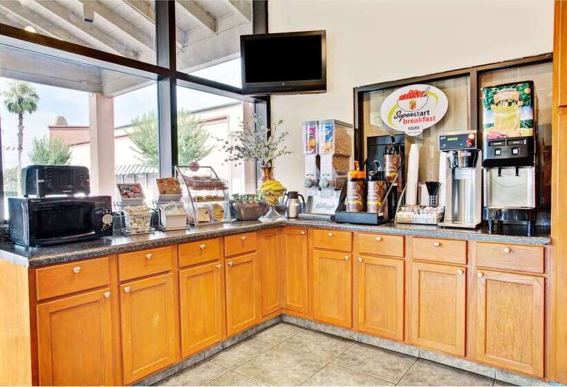 酒店 Super 8 By Wyndham Kissimmee/maingate/orlando Area