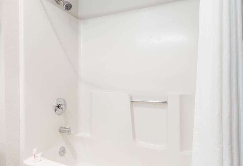 Отель Super 8 By Wyndham Lagrande