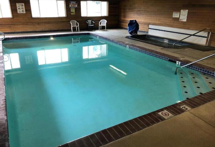 Отель Super 8 By Wyndham Lagrande