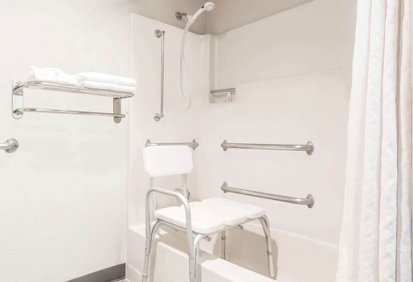 Отель Super 8 By Wyndham Lagrande