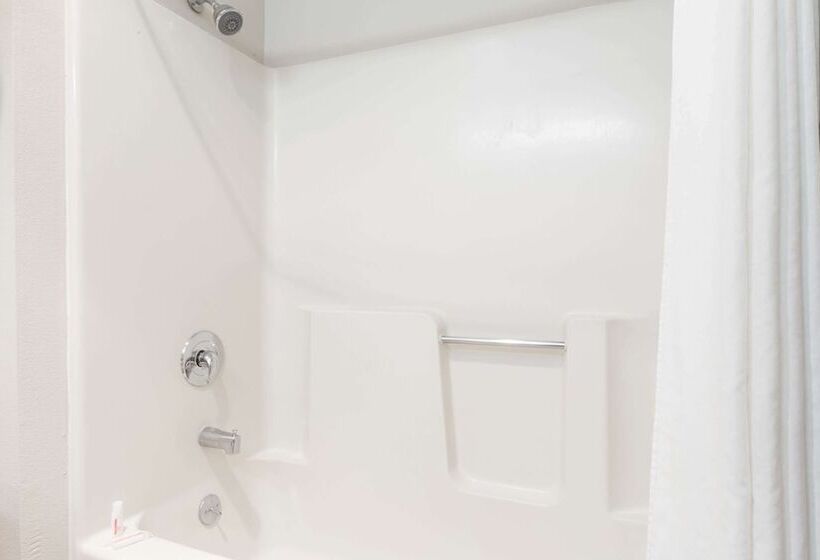 Отель Super 8 By Wyndham Lagrande