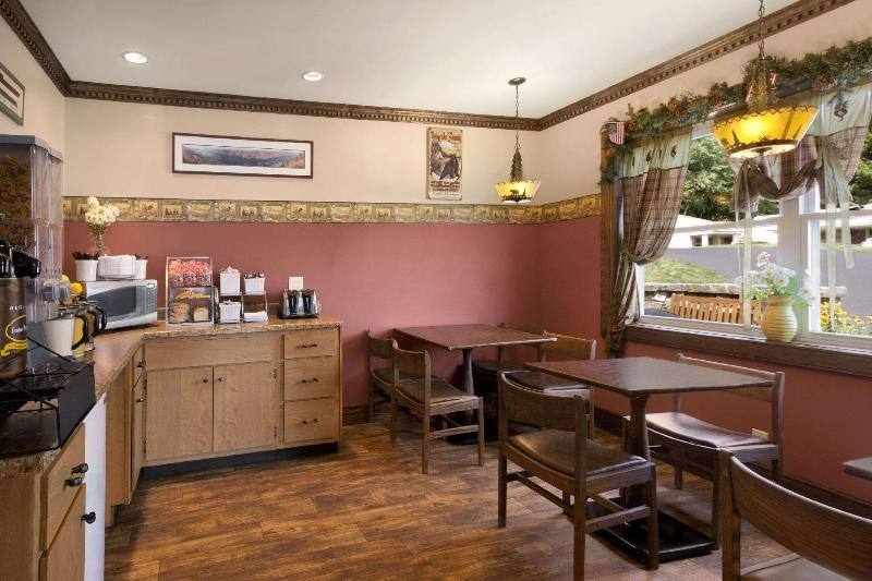 酒店 Super 8 By Wyndham Lake George/downtown