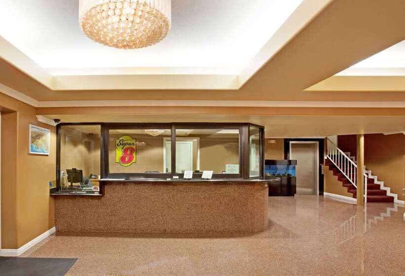 فندق Super 8 By Wyndham Los Angeles Downtown