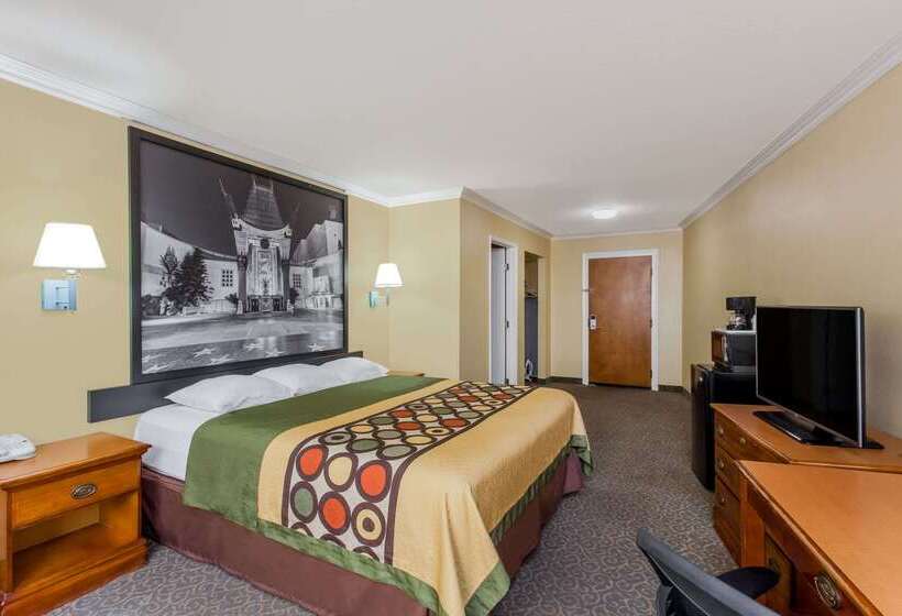 فندق Super 8 By Wyndham Los Angeles Downtown