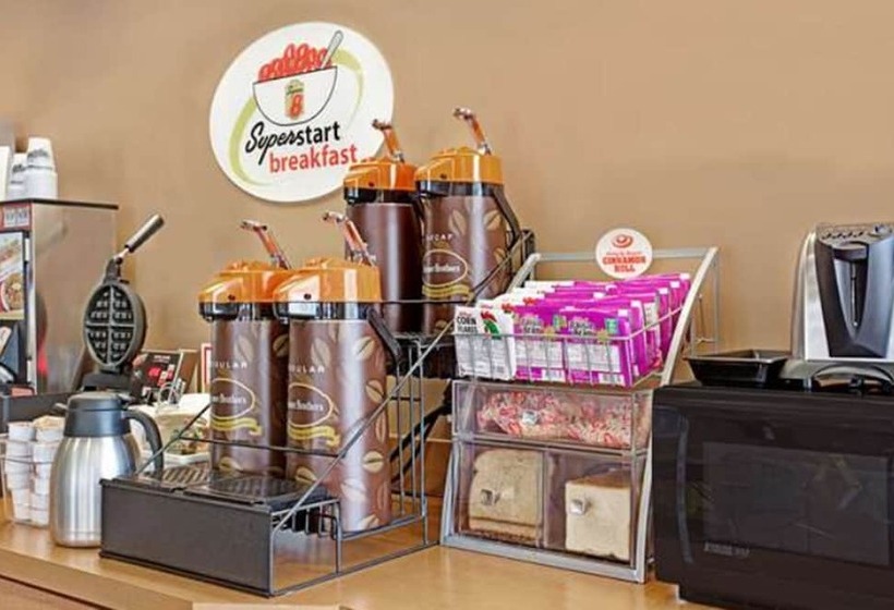 فندق Super 8 By Wyndham Los Angeles Downtown