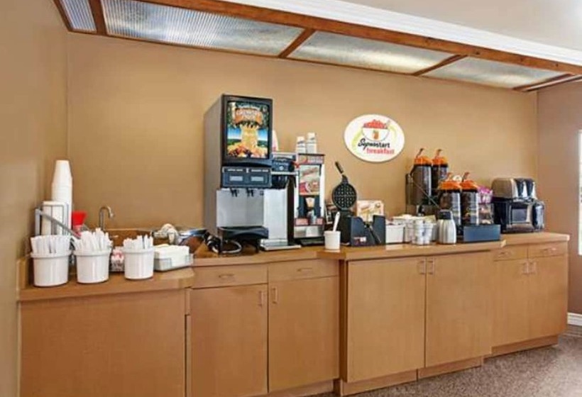 فندق Super 8 By Wyndham Los Angeles Downtown