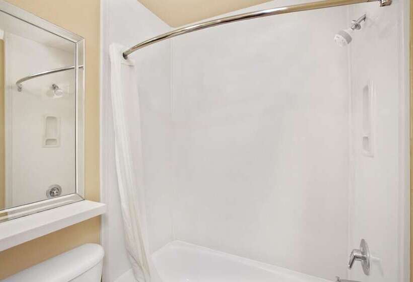 فندق Super 8 By Wyndham Los Angeles Downtown