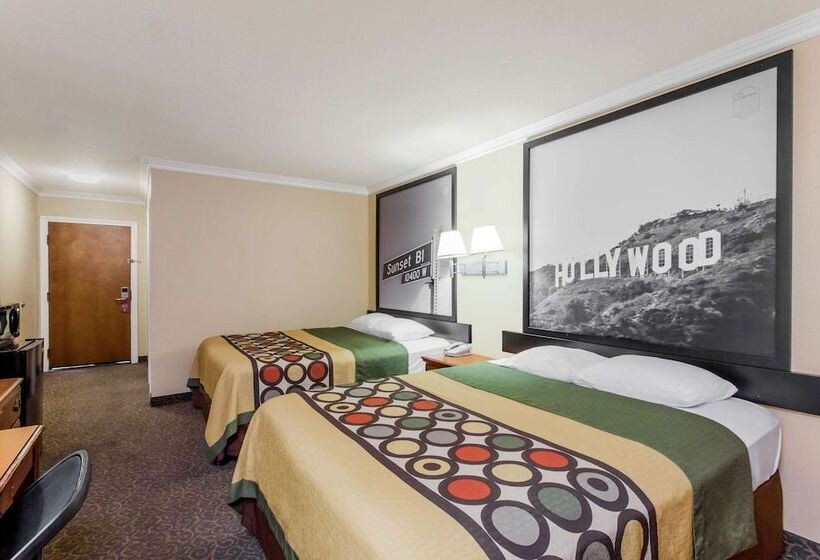فندق Super 8 By Wyndham Los Angeles Downtown