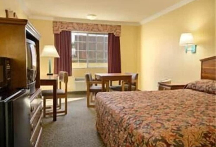 فندق Super 8 By Wyndham Los Angeles Downtown