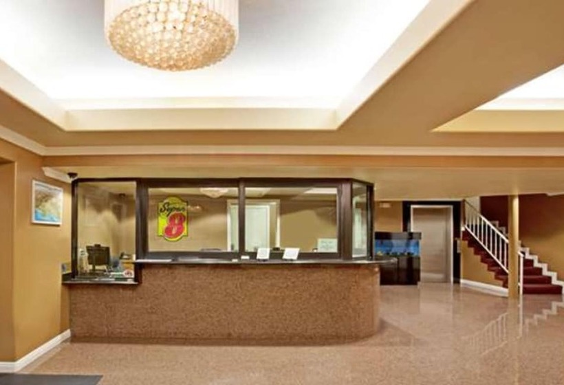 فندق Super 8 By Wyndham Los Angeles Downtown