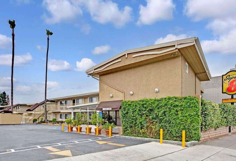 فندق Super 8 By Wyndham Los Angelesculver City Area