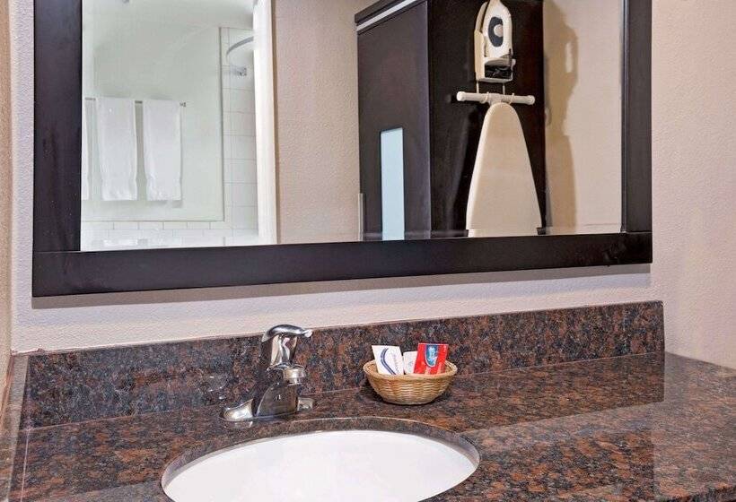 فندق Super 8 By Wyndham Los Angelesculver City Area