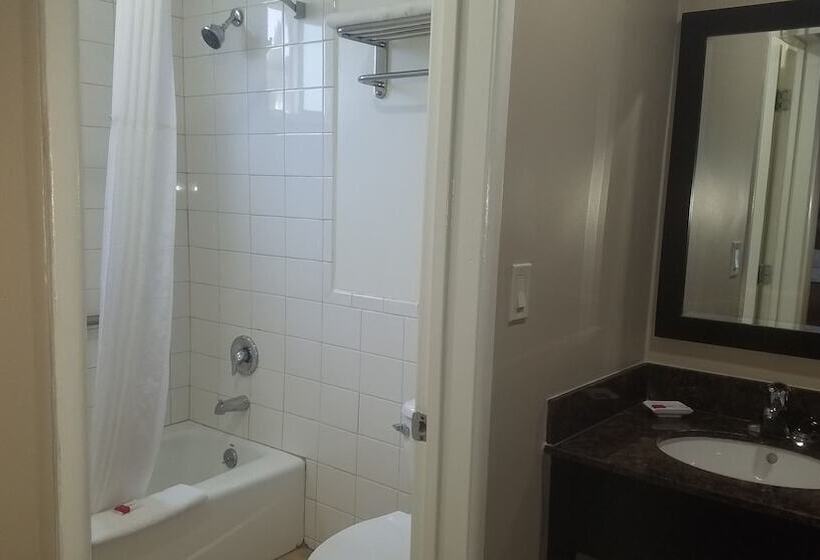 فندق Super 8 By Wyndham Los Angelesculver City Area