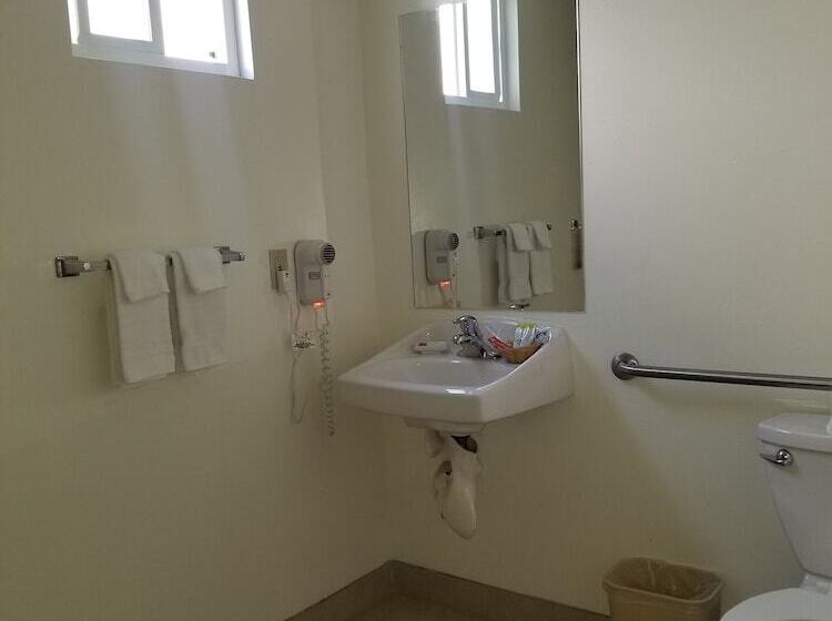 فندق Super 8 By Wyndham Los Angelesculver City Area