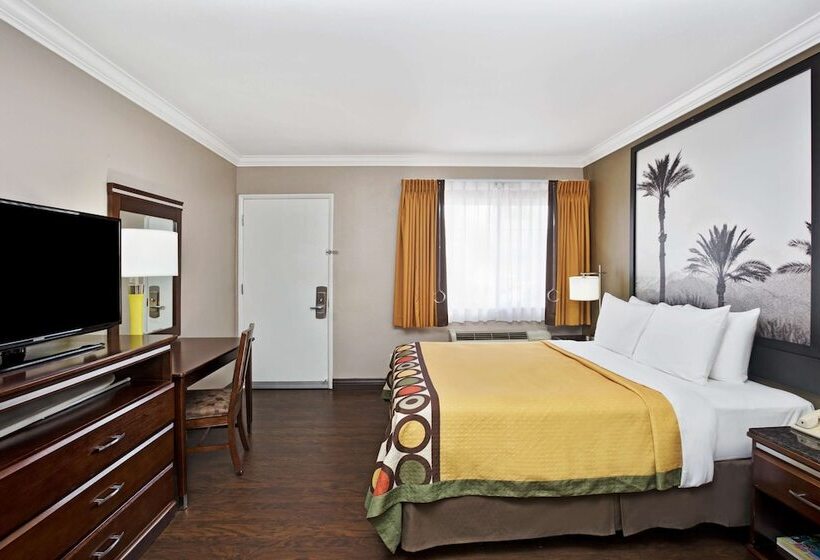 فندق Super 8 By Wyndham Los Angelesculver City Area