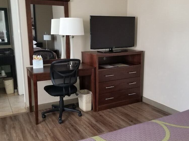 فندق Super 8 By Wyndham Los Angelesculver City Area