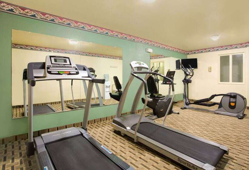 فندق Super 8 By Wyndham Lynchburg Va