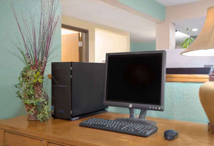 فندق Super 8 By Wyndham Lynchburg Va