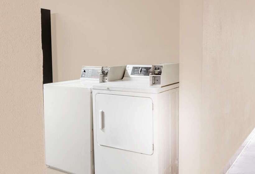 فندق Super 8 By Wyndham Madison/ridgeland Area