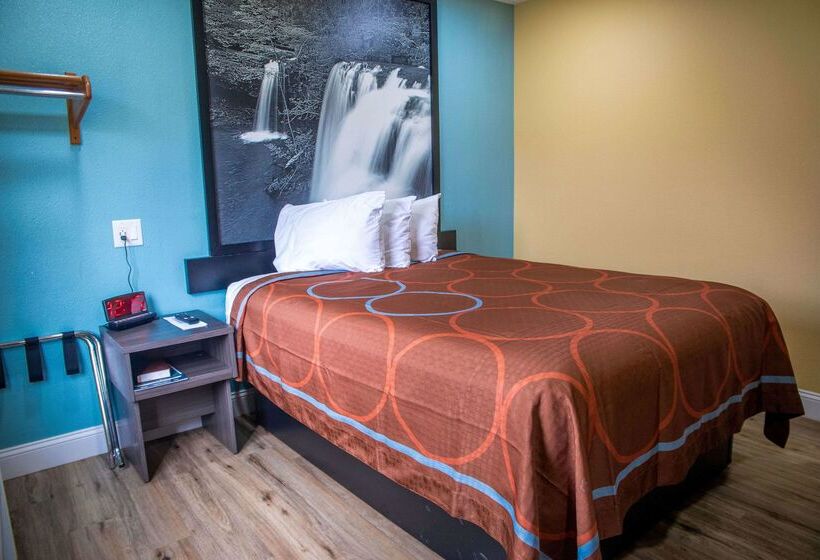 فندق Super 8 By Wyndham Mountain Home