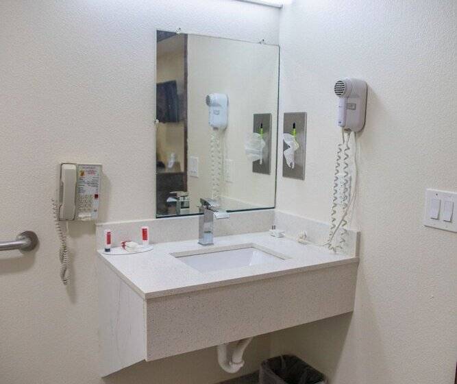 فندق Super 8 By Wyndham Mountain Home