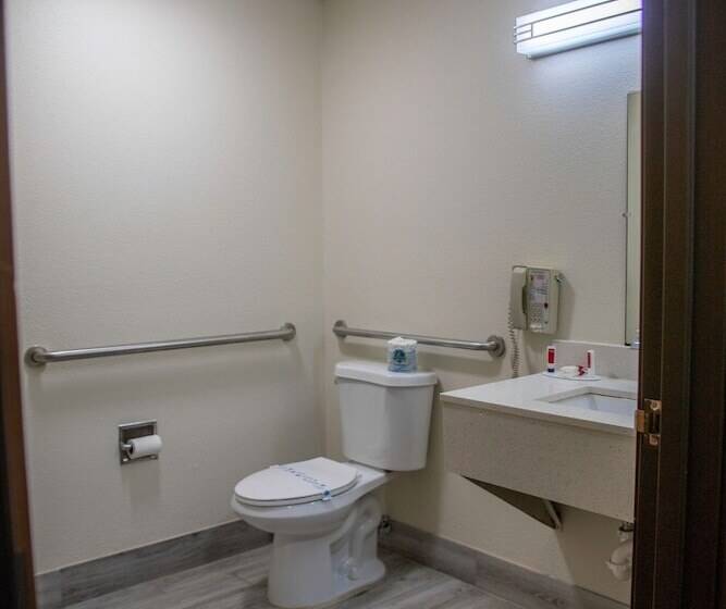 فندق Super 8 By Wyndham Mountain Home