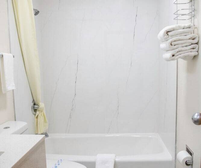 فندق Super 8 By Wyndham Mountain Home