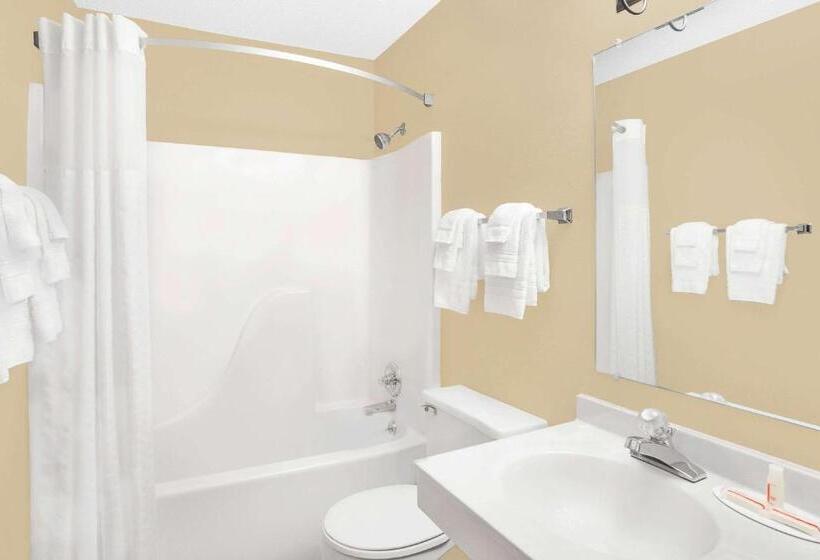 호텔 Super 8 By Wyndham Mt Pleasant